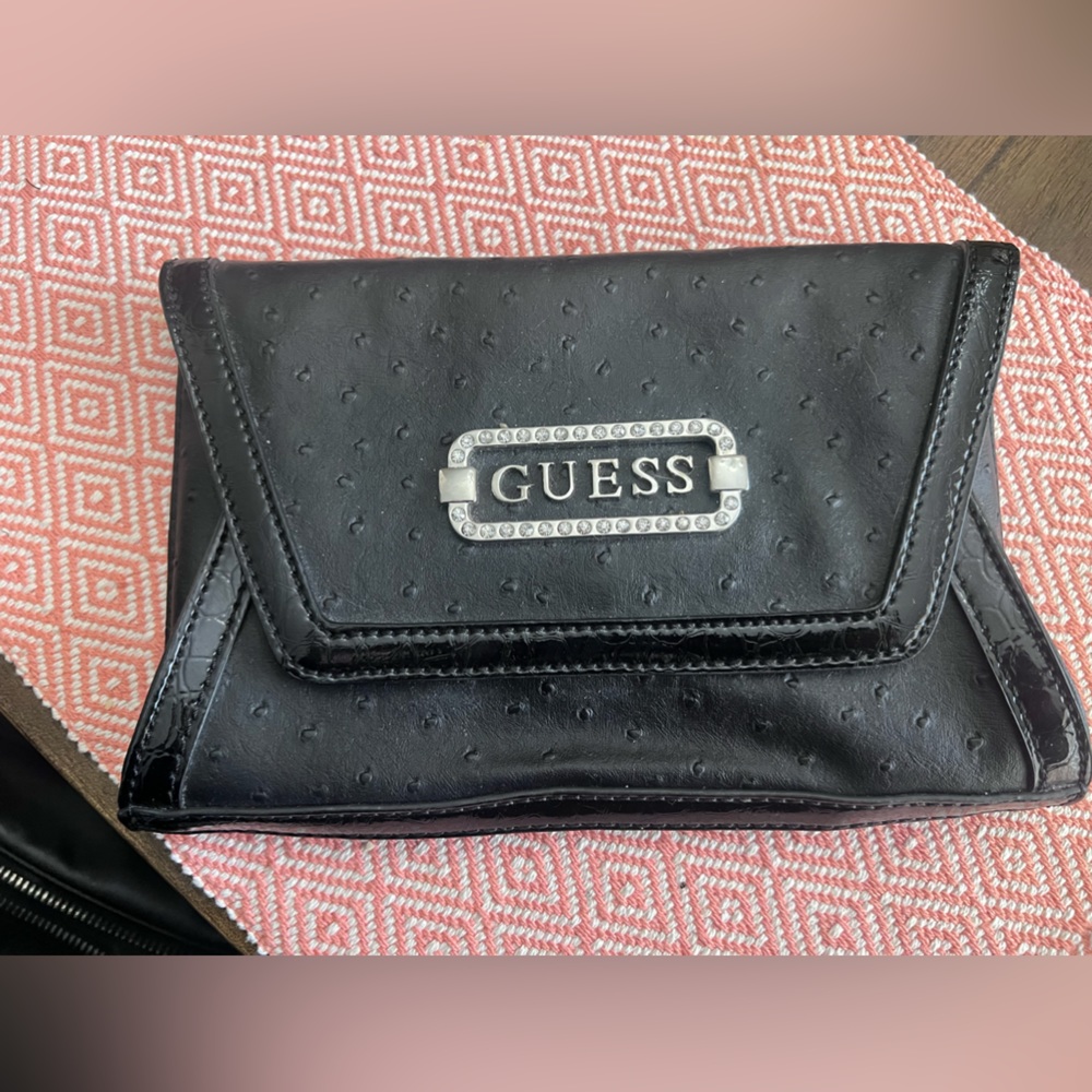 Guess clutch